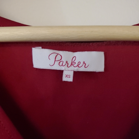 Parker Women's V Neck Short Sleeve Ruffle Blouse in Beetroot SZ XS - Picture 6 of 7